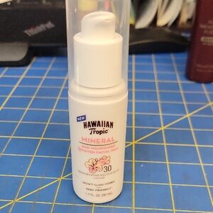 Hawaiian Tropic Mineral Tinted Facial Milk SPF 30 New in Bottle